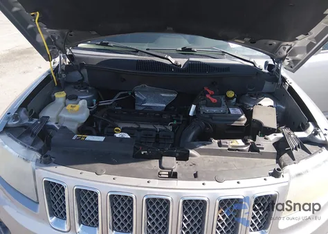 2016 Jeep Compass Latitude z USA, uszkodzony, nr VIN 1C4NJCEA0GD619755